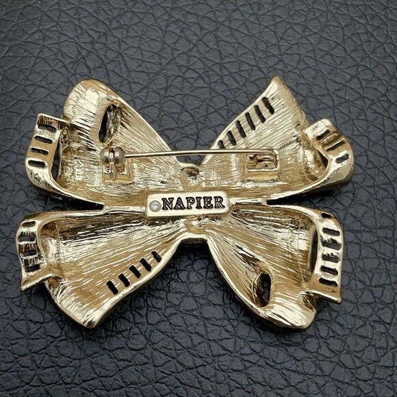 Napier Brooch Holiday Bow Gold Tone Clear Round Rhinestones Red Baguettes 3D - Picture 6 of 8